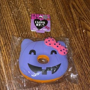 This is a Hello Kitty x bunny’s café squishy